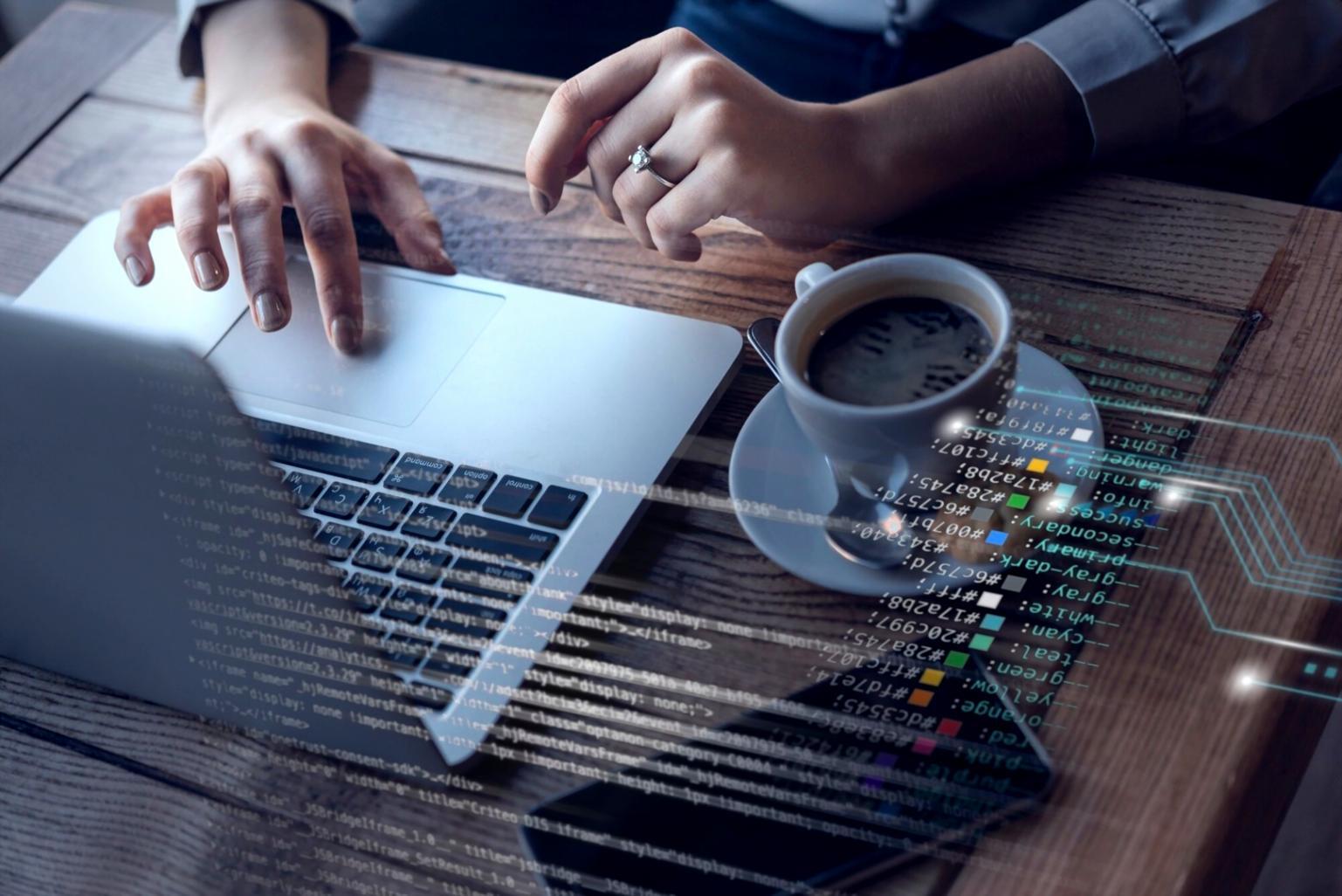 Espace de travail moderne avec outils de design web